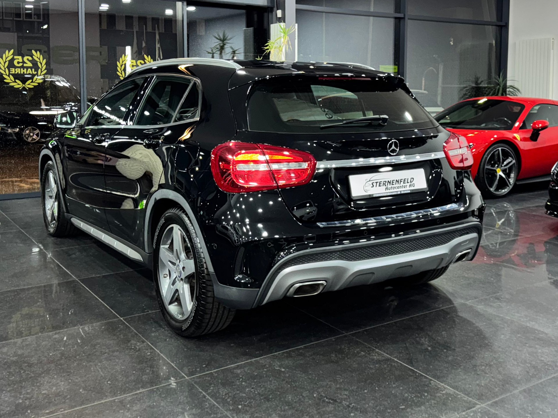 MERCEDES-BENZ GLA 250 AMG Line 7G-DCT-image-4