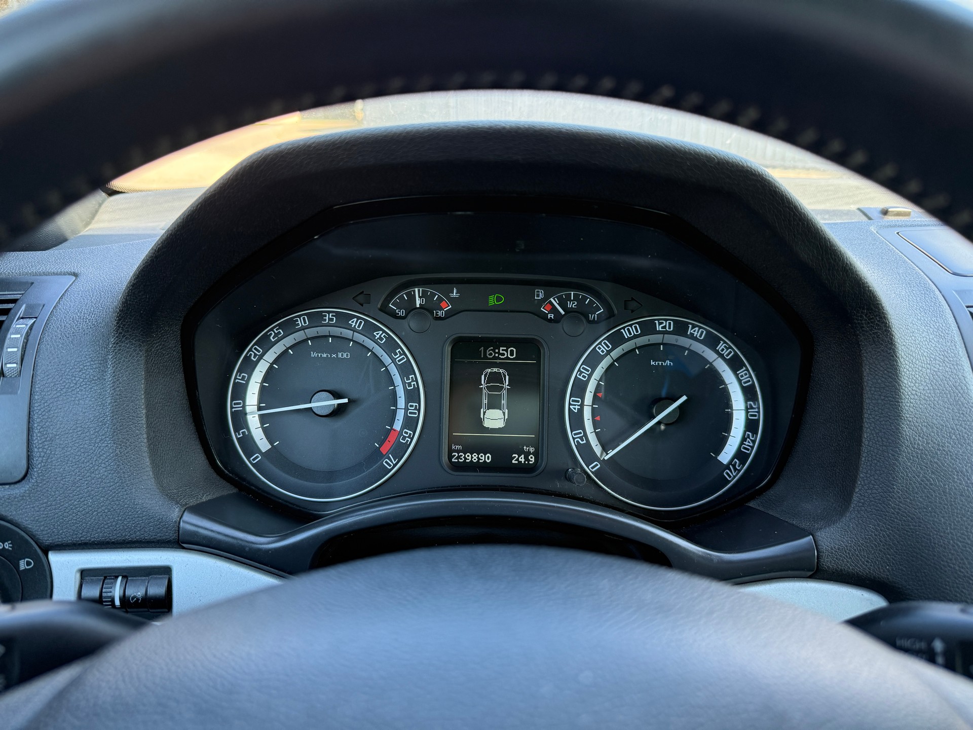 SKODA Octavia 2.0 TFSI RS-image-10