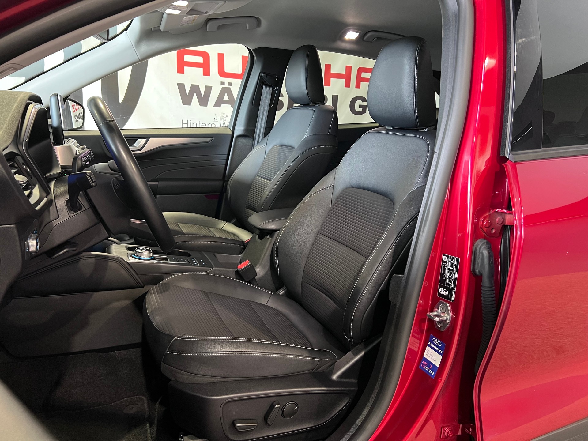 FORD Kuga 2.0 TDCi EcoBlue ST-Line X 4WD-image-11