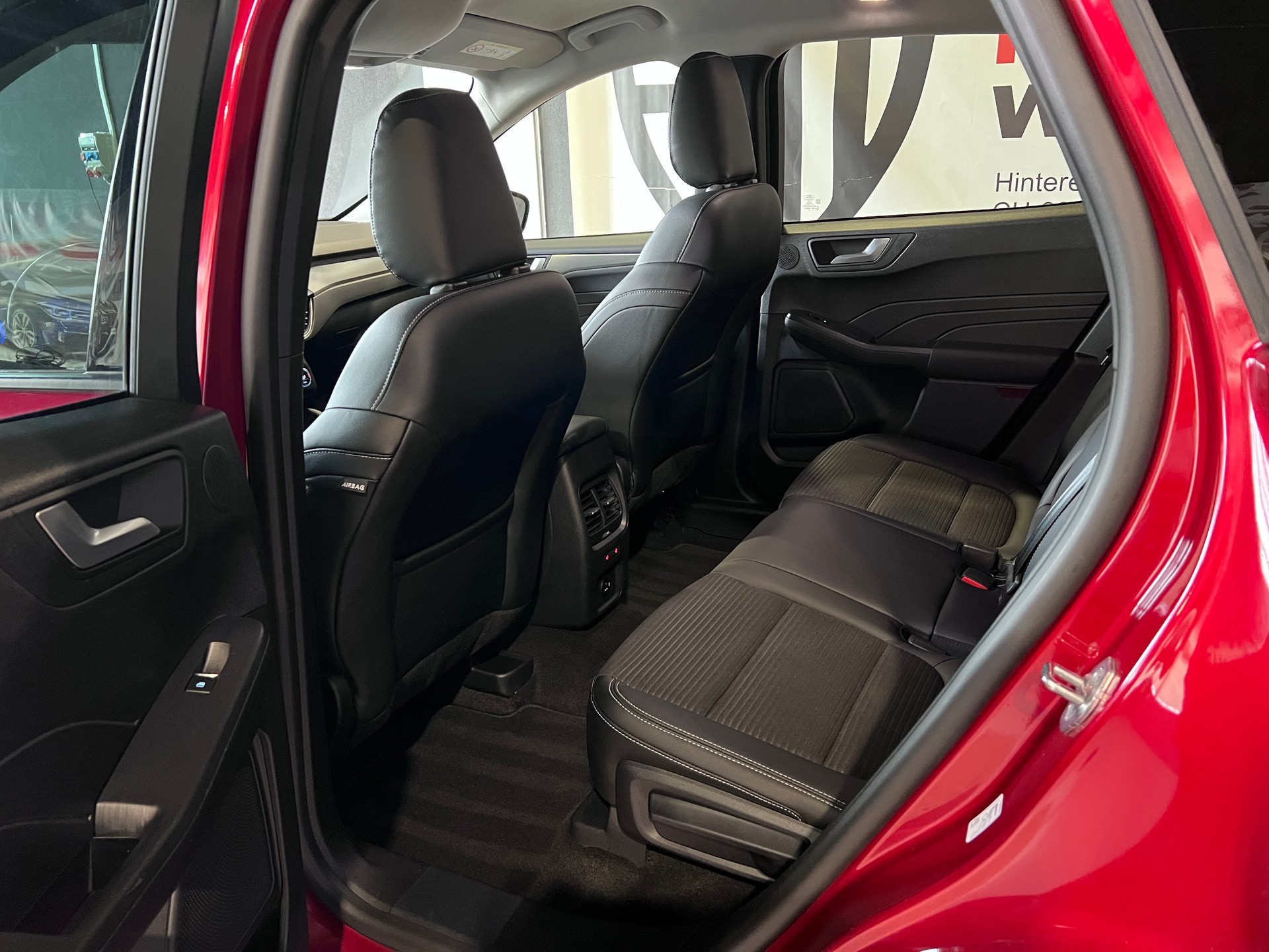 FORD Kuga 2.0 TDCi EcoBlue ST-Line X 4WD-image-15
