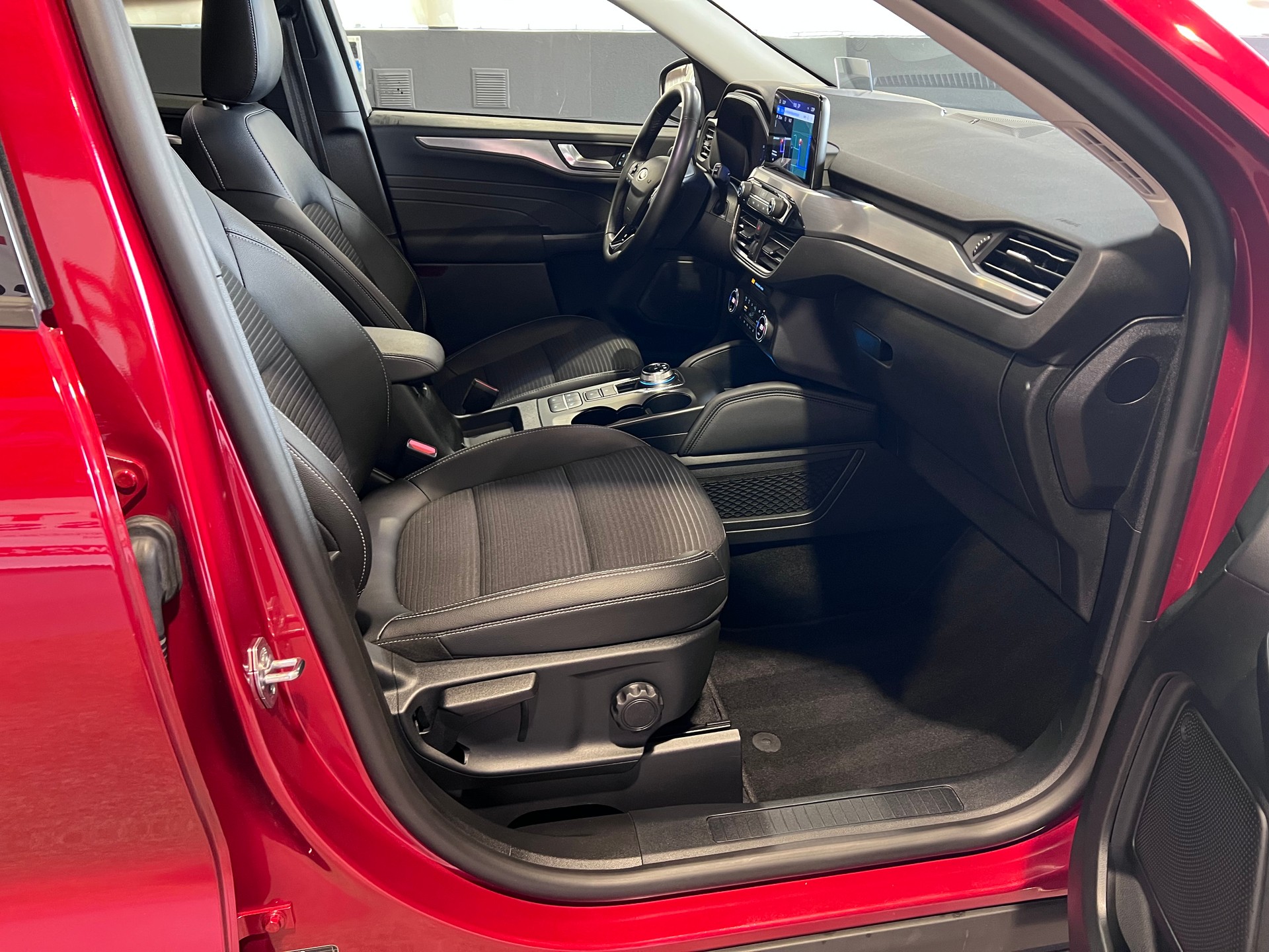 FORD Kuga 2.0 TDCi EcoBlue ST-Line X 4WD-image-12