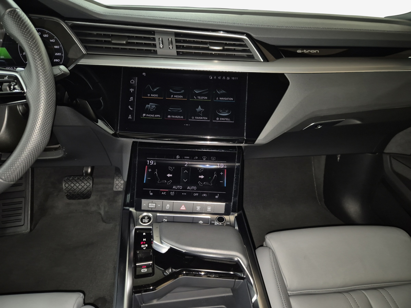 AUDI e-tron 55 Sportback S Line Black Edition quattro-image-11