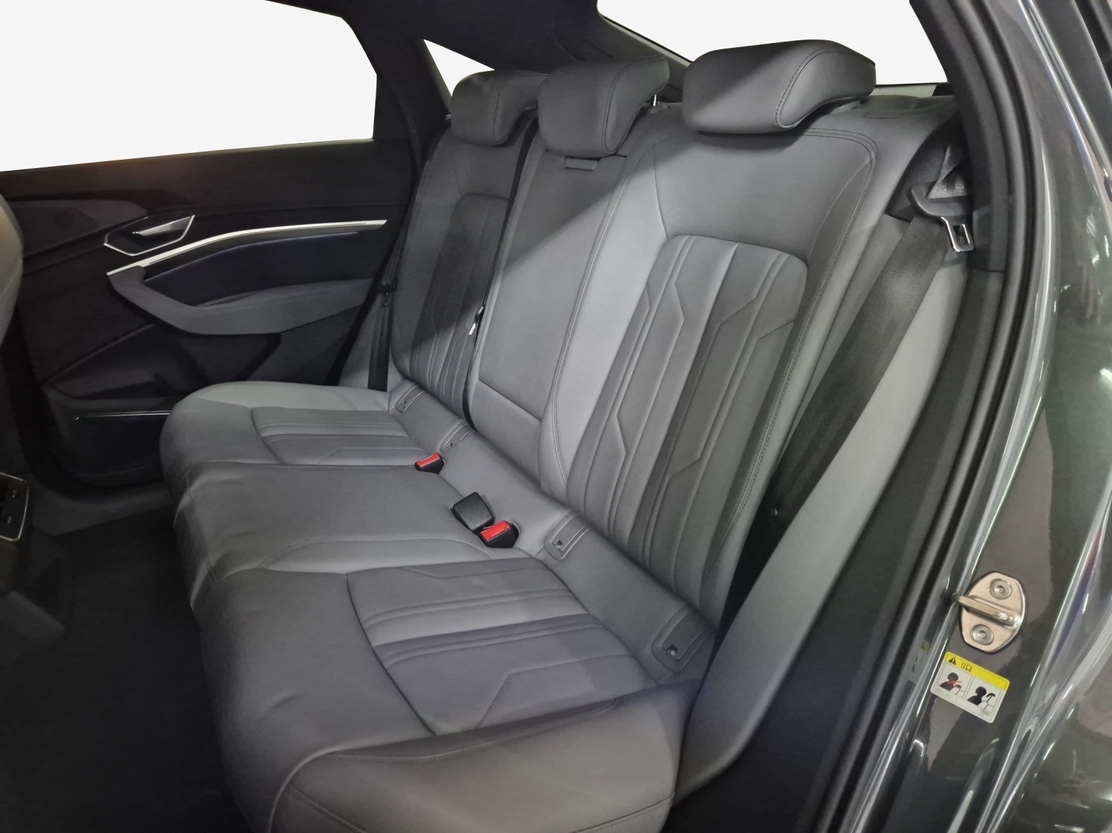 AUDI e-tron 55 Sportback S Line Black Edition quattro-image-12