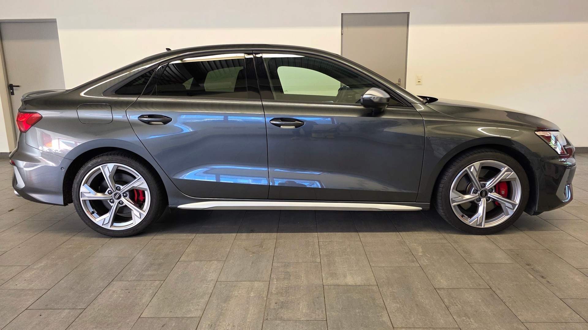 AUDI S3 Limousine 2.0 TFSI quattro S-tronic-showroom-element-2