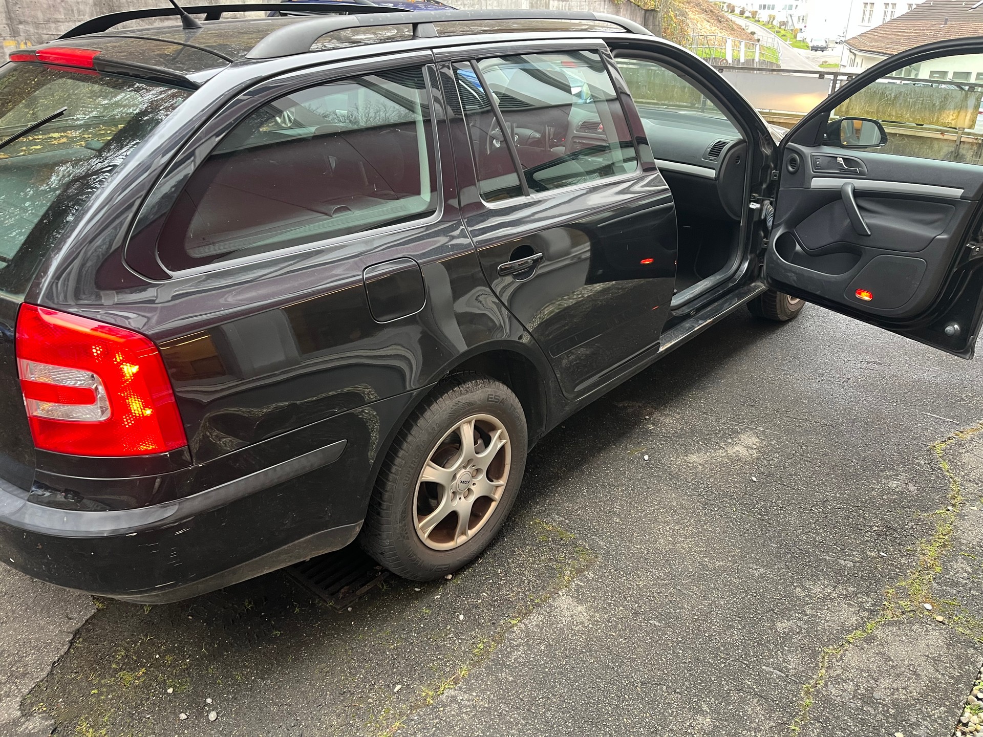 SKODA Octavia 2.0 FSI Adventure 4x4-image-2