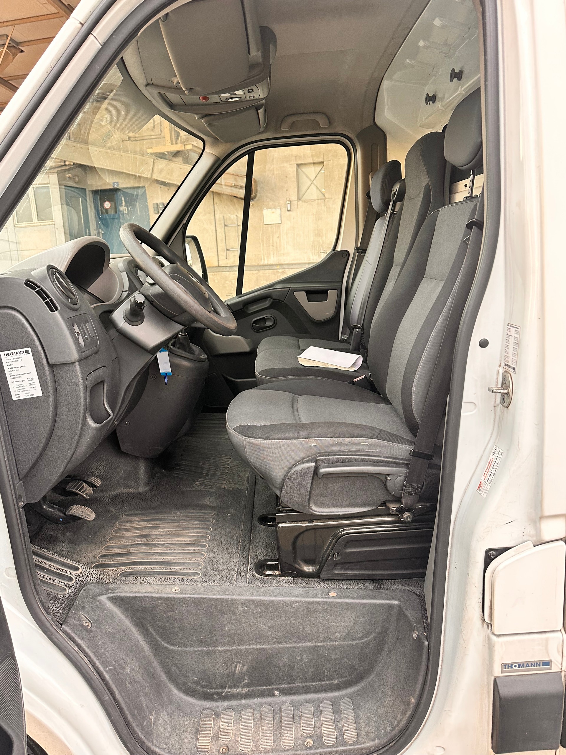 RENAULT Master T33 dCi125-image-11