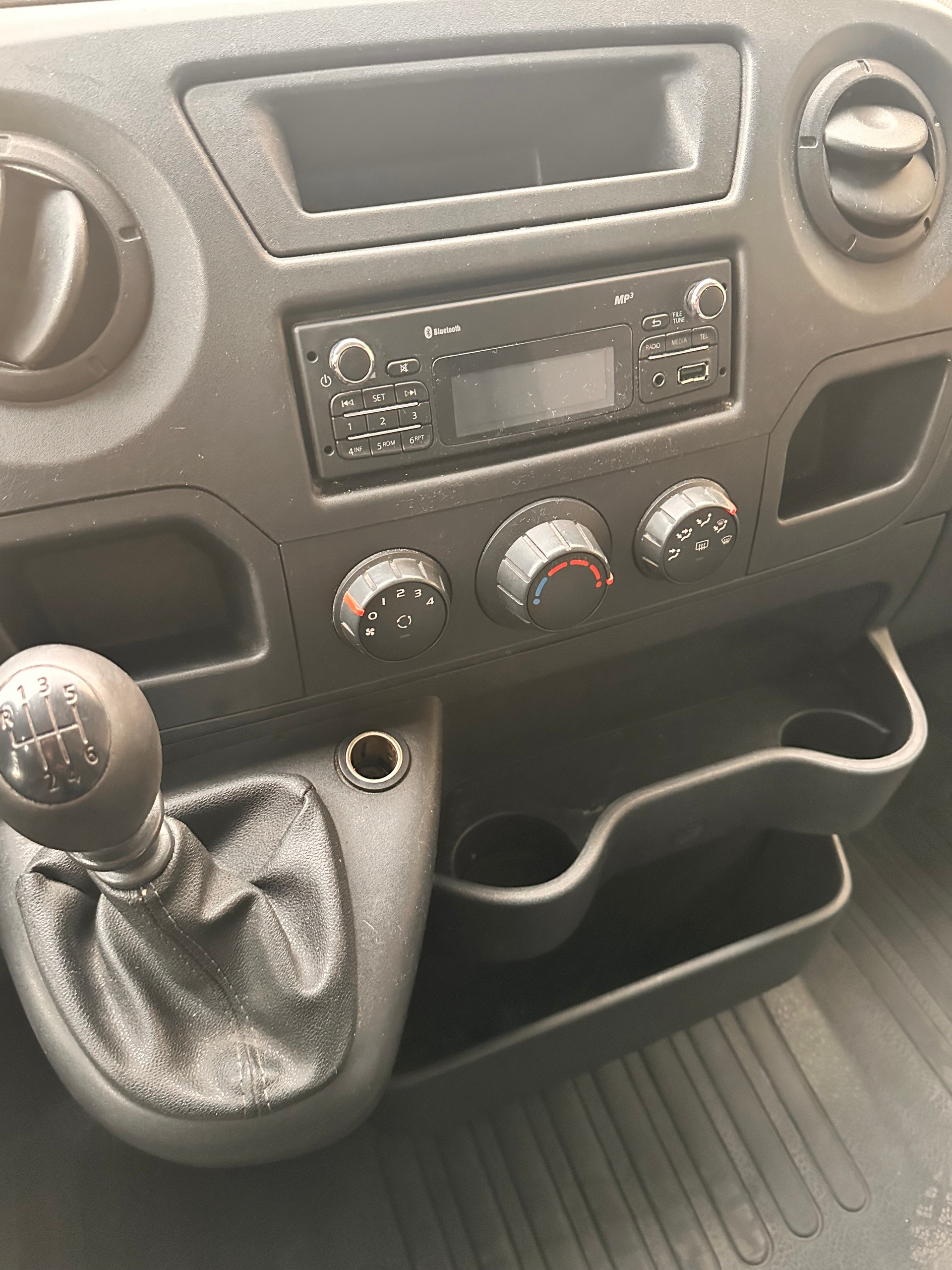RENAULT Master T33 dCi125-image-13