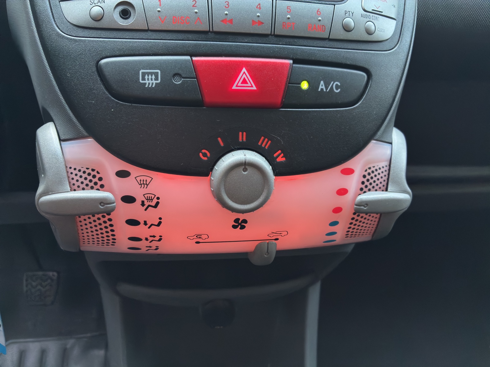 CITROEN C1 1.0i Chic (SX)-image-15