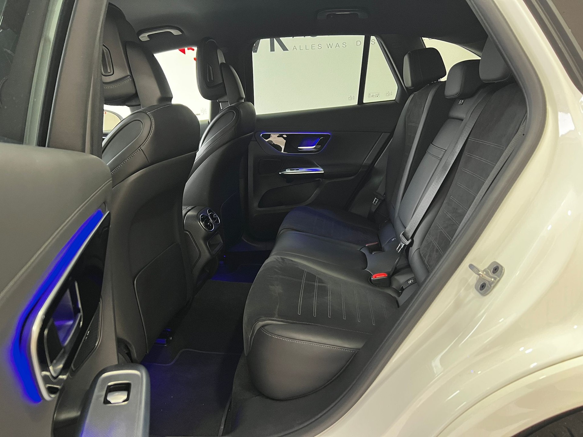 MERCEDES-BENZ GLC 300 d Off-Road 4Matic 9G-Tronic-image-9