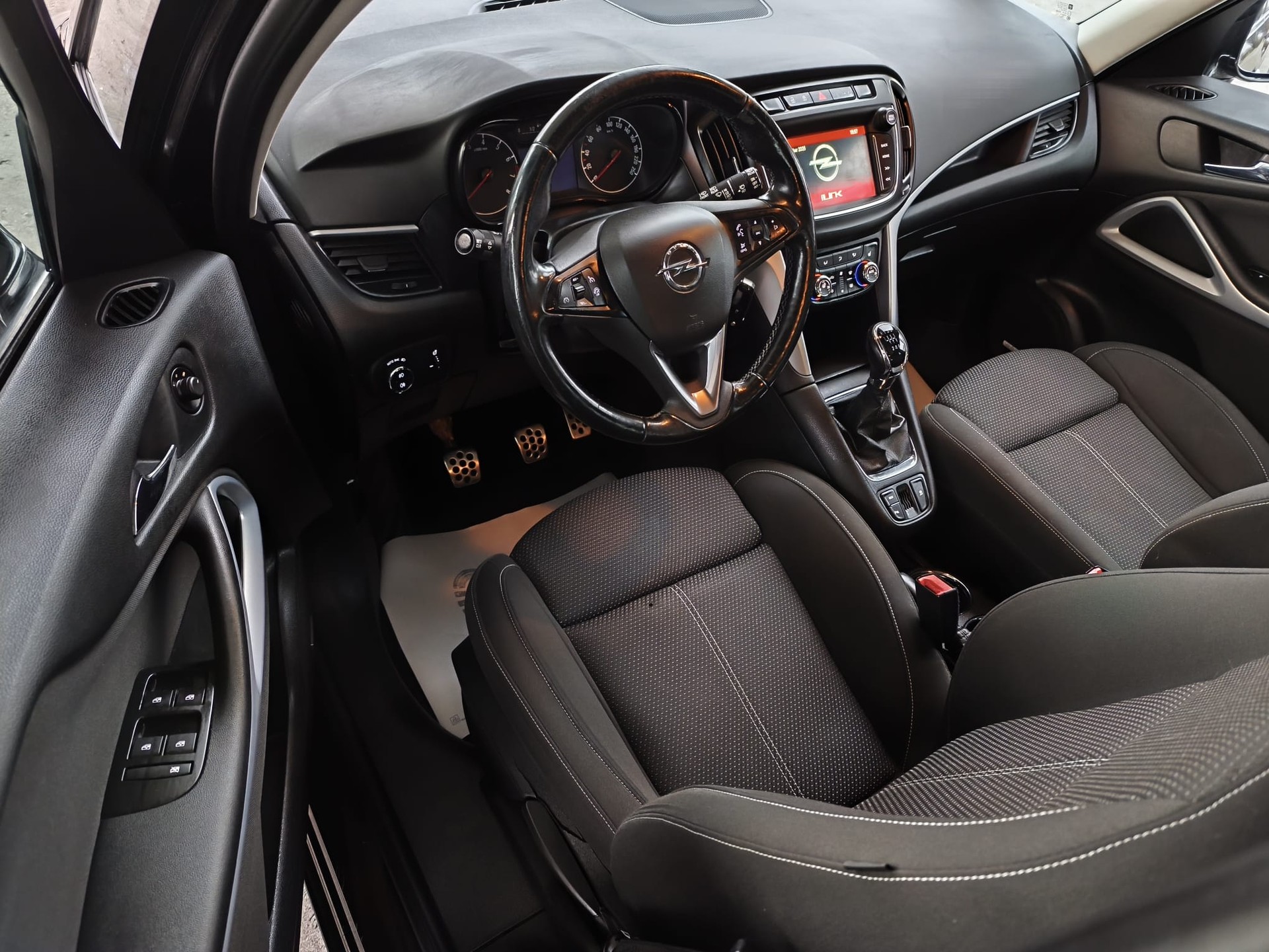 OPEL Zafira 1.6i 16V Turbo OPC Line-image-11