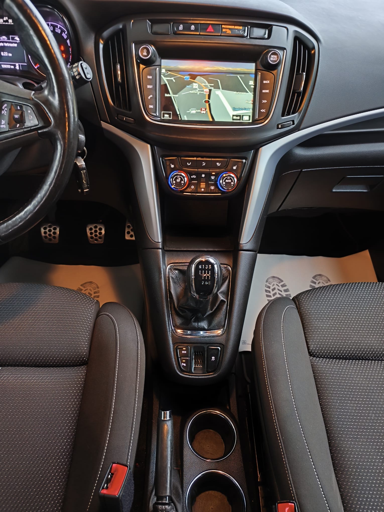 OPEL Zafira 1.6i 16V Turbo OPC Line-image-10