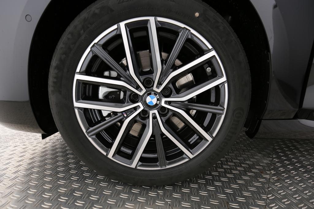 BMW 223i xDrive Active Tourer-image-2