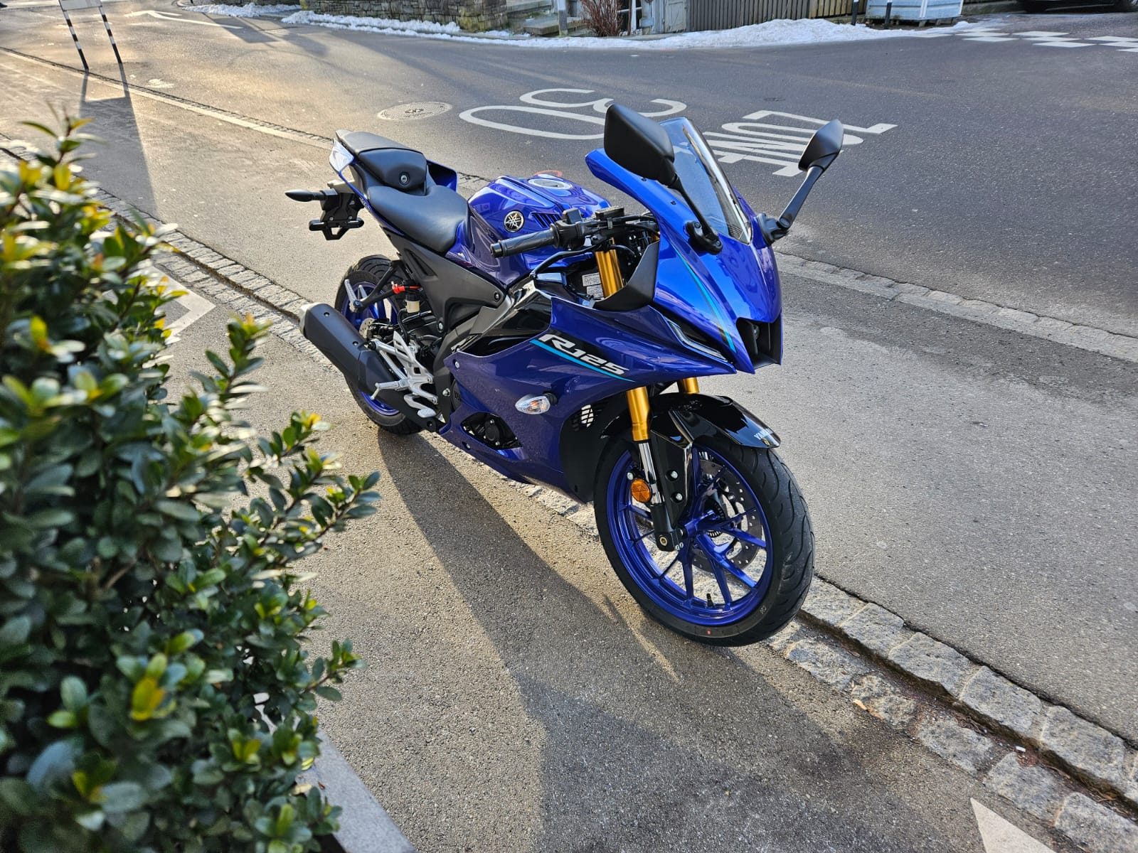 YAMAHA YZF-R 125 ABS-showroom-element-3