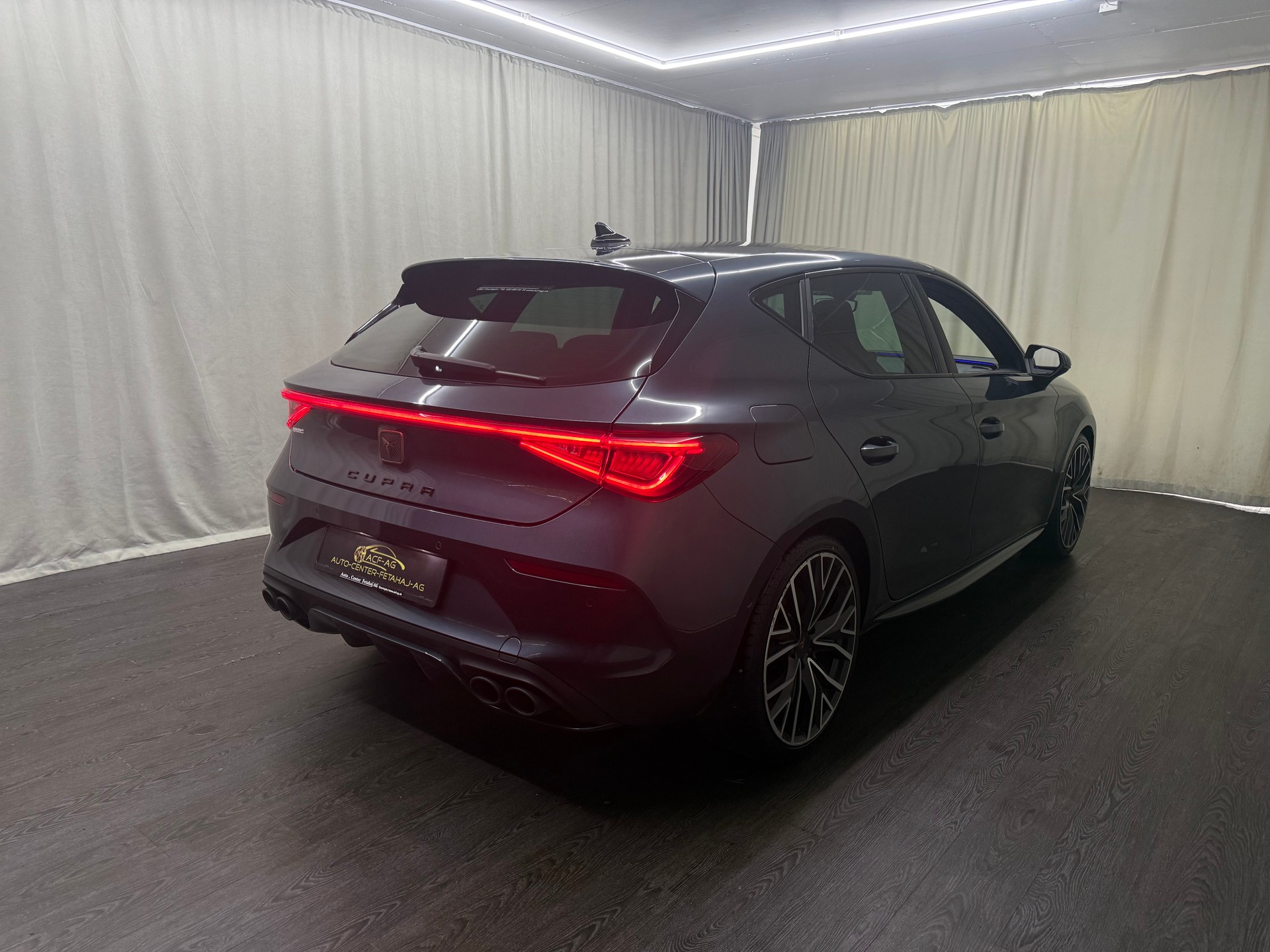 CUPRA LEON VZ 2.0 TSI DSG-image-3