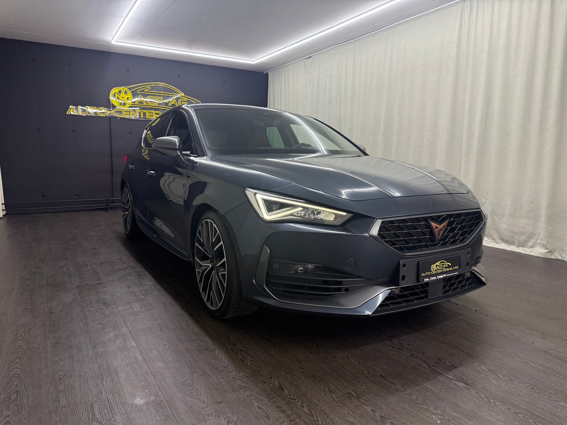 CUPRA LEON VZ 2.0 TSI DSG-image-2