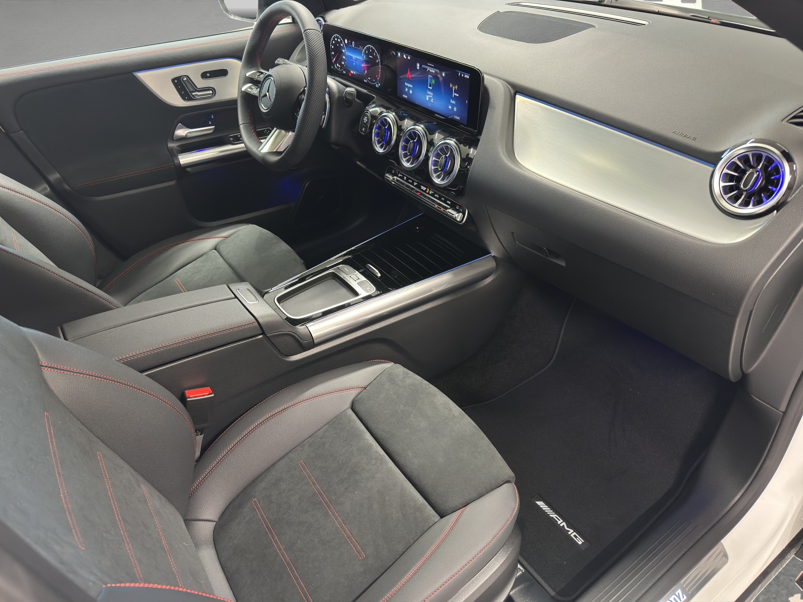 MERCEDES-BENZ GLA 200 Night Star 7G-DCT-image-15