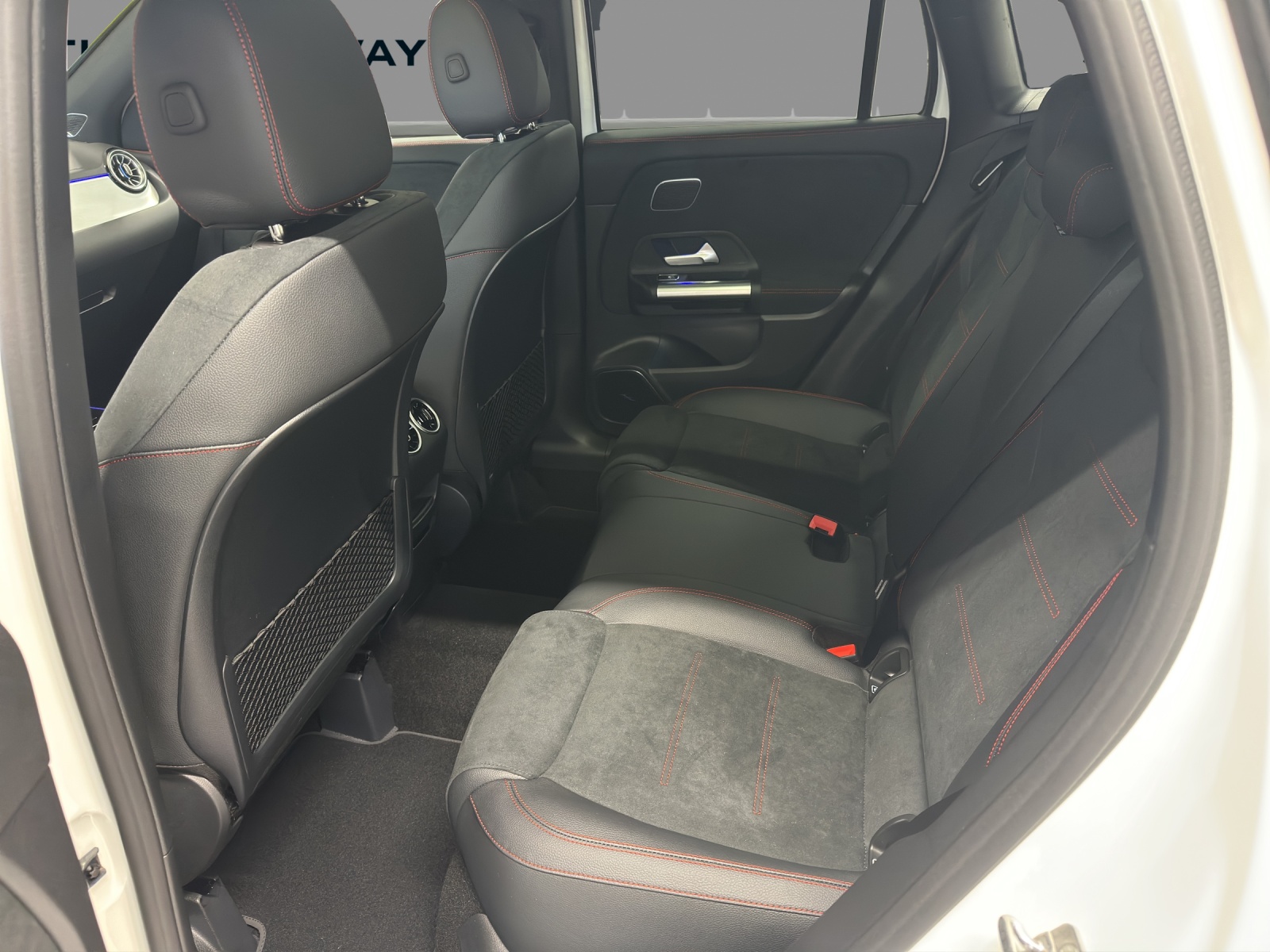 MERCEDES-BENZ GLA 200 Night Star 7G-DCT-image-14