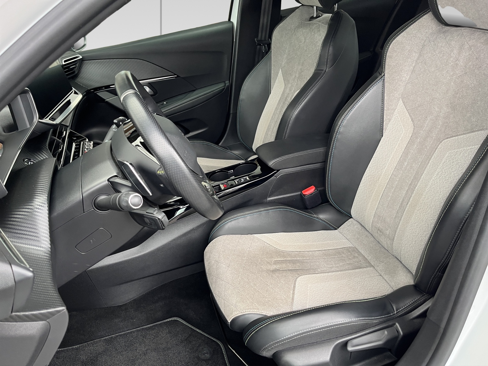 PEUGEOT 208 1.2 PureTech GT Pack EAT8-image-6