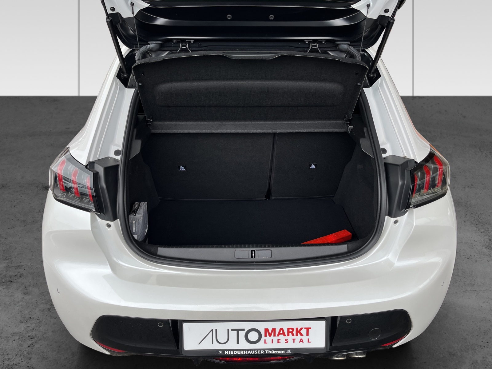 PEUGEOT 208 1.2 PureTech GT Pack EAT8-image-11