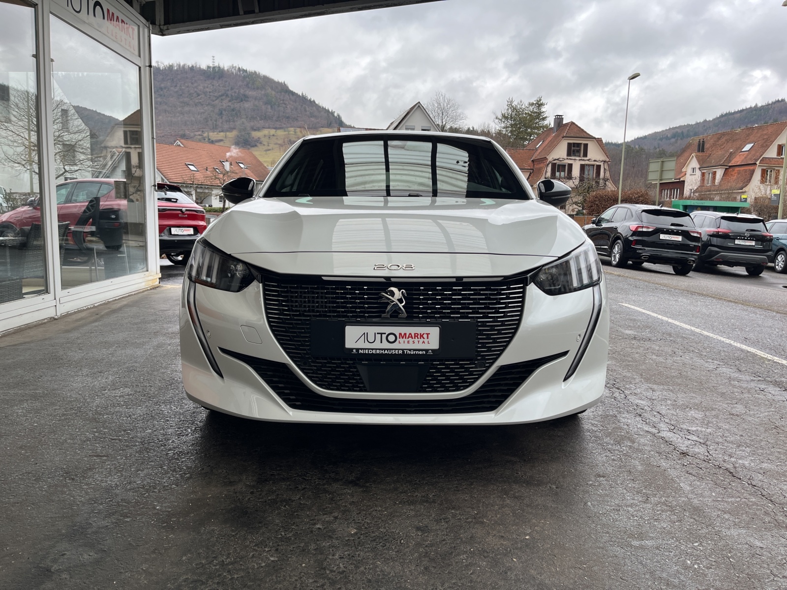 PEUGEOT 208 1.2 PureTech GT Pack EAT8-image-3