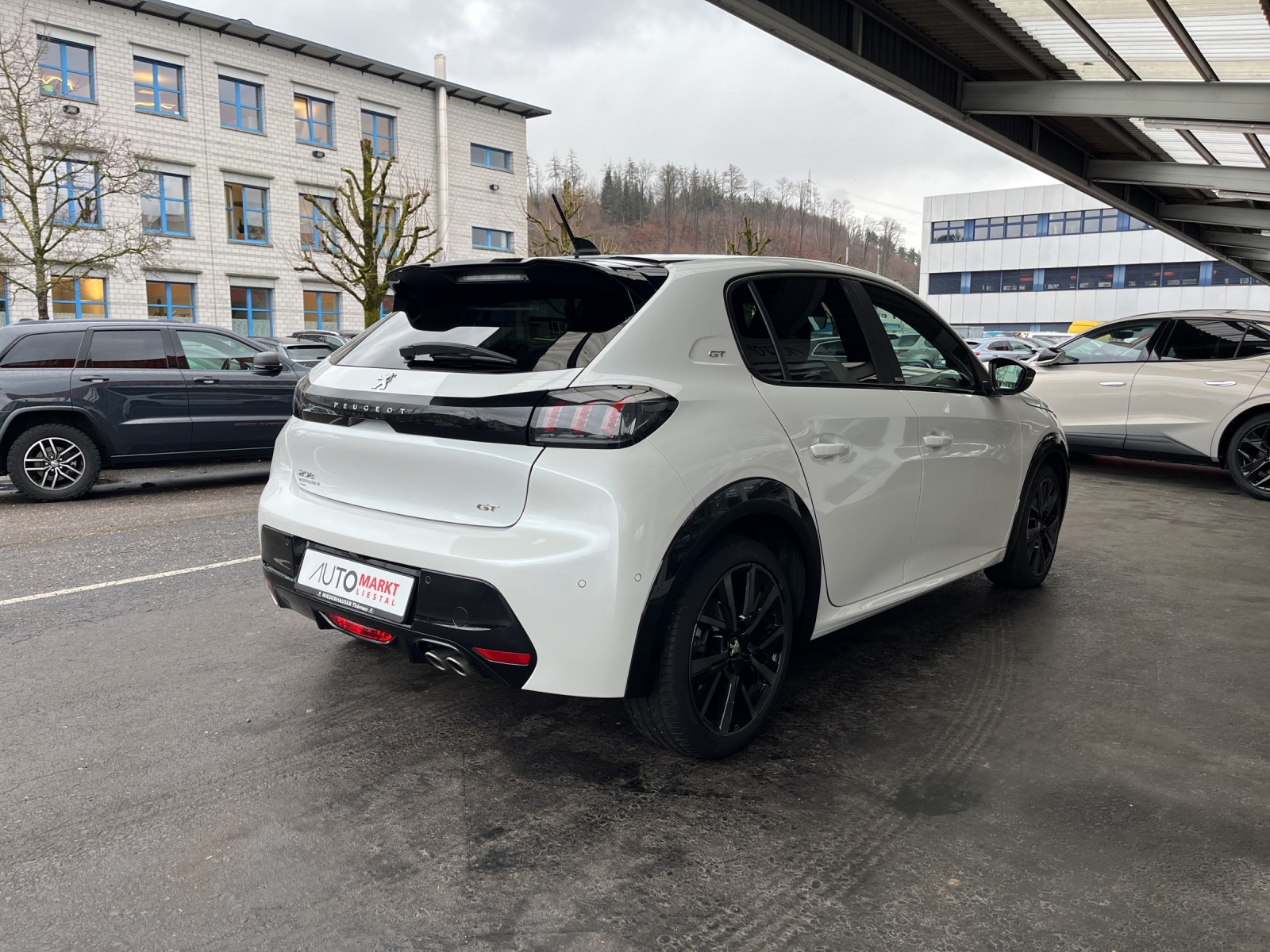 PEUGEOT 208 1.2 PureTech GT Pack EAT8-image-4