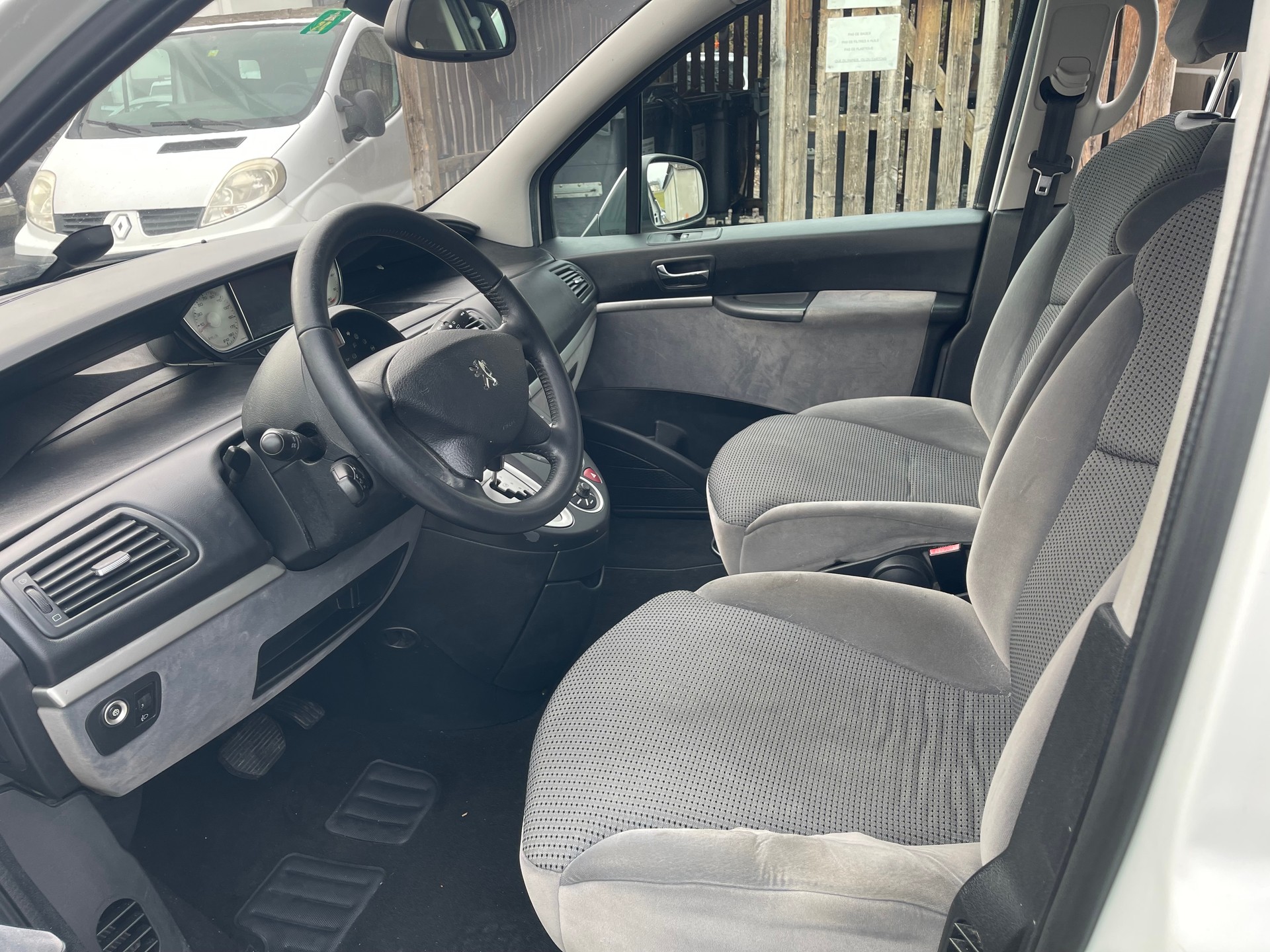 PEUGEOT 807 2.0 16V HDi Family+ Tiptronic-image-8