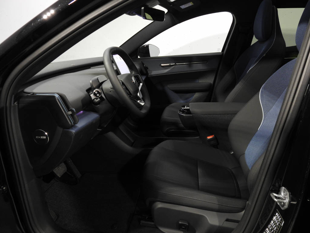 VOLVO EX 30 E60 Twin Ultra Performance AWD-image-9
