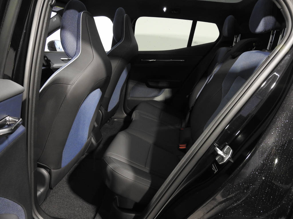 VOLVO EX 30 E60 Twin Ultra Performance AWD-image-10