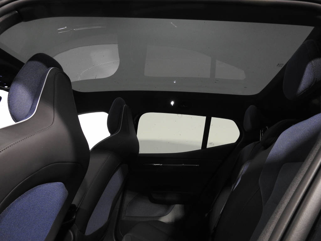 VOLVO EX 30 E60 Twin Ultra Performance AWD-image-11