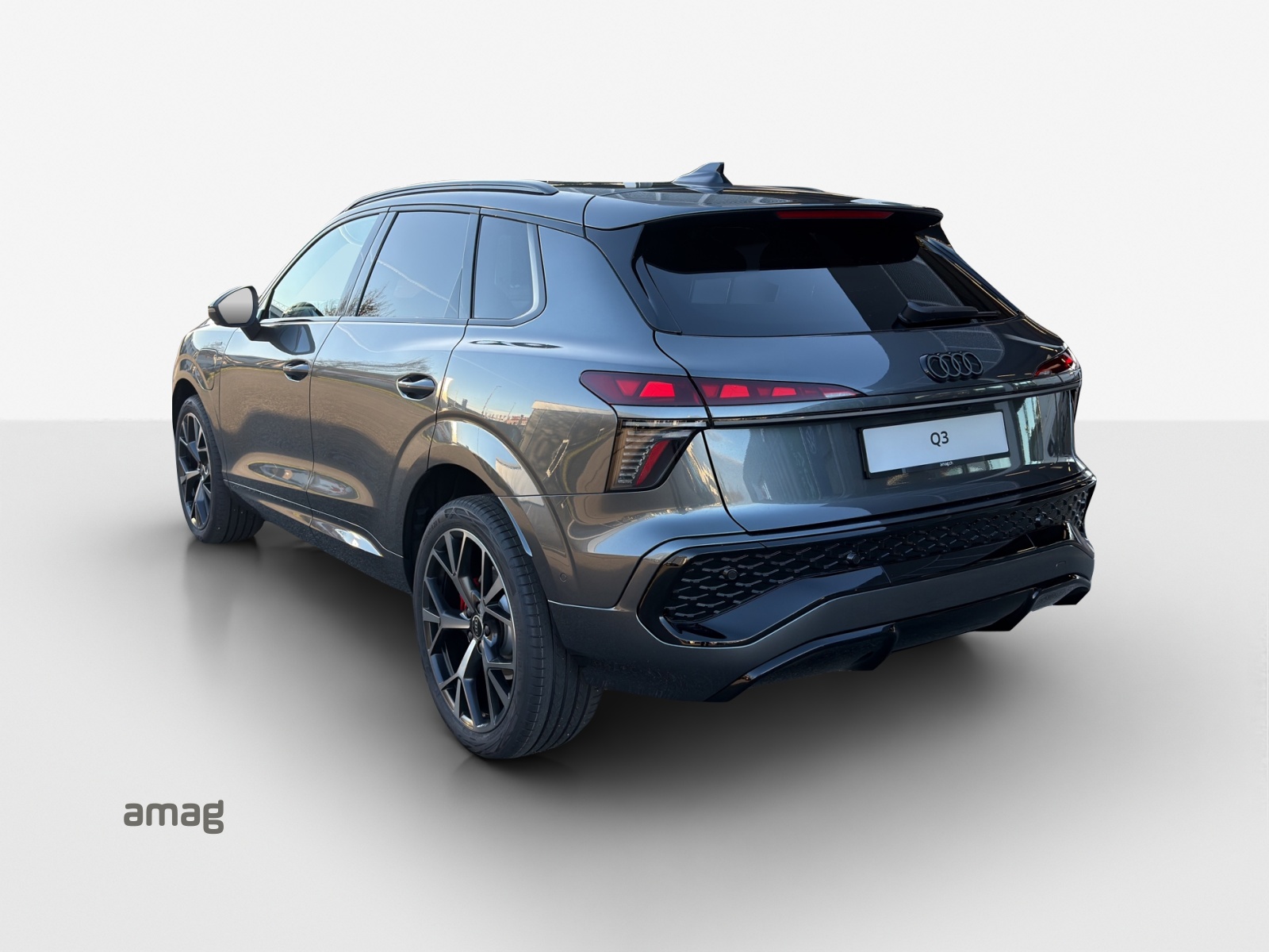 AUDI Q3 SUV e-hybrid 200 kW S tronig-showroom-element-2