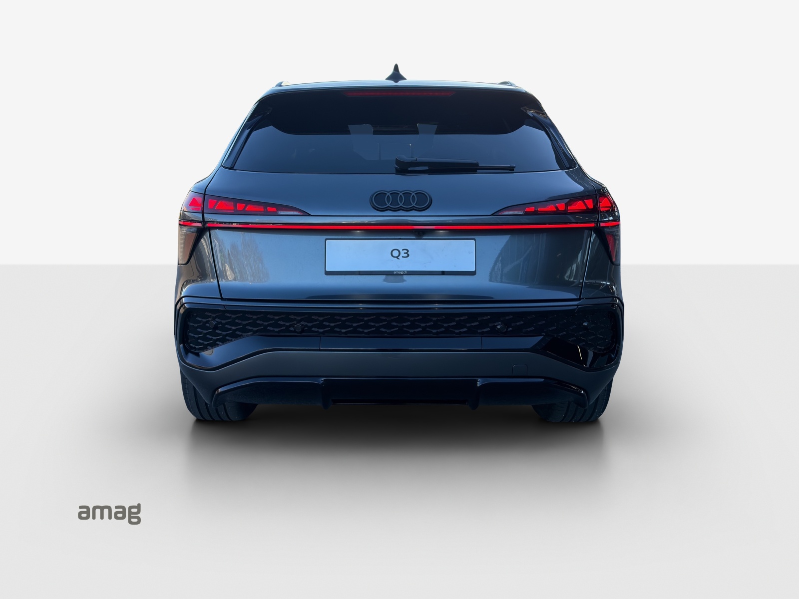 AUDI Q3 SUV e-hybrid 200 kW S tronig-showroom-element-3