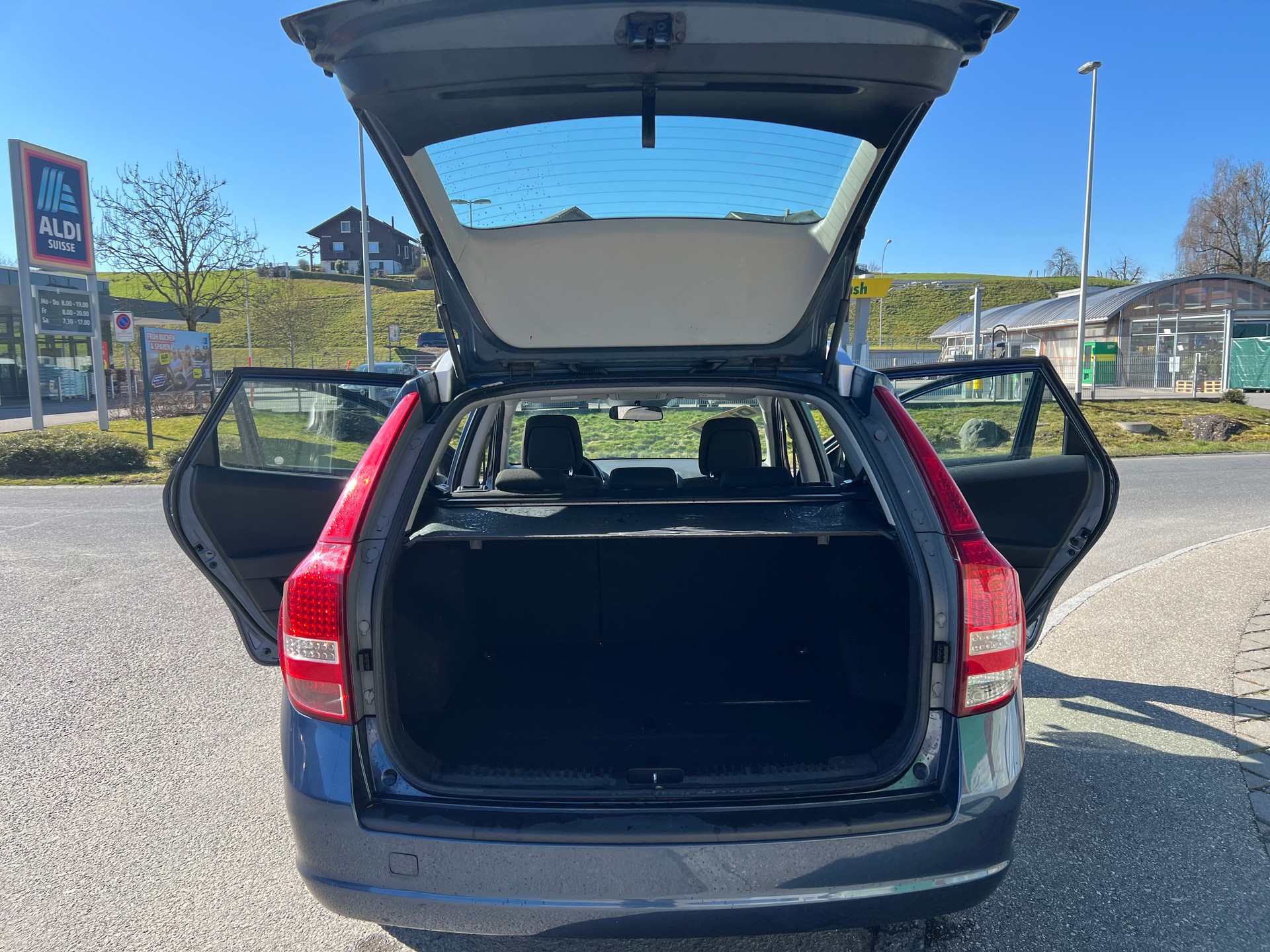 KIA Cee'd Sporty Wagon 1.6 CRDi Classic-image-11