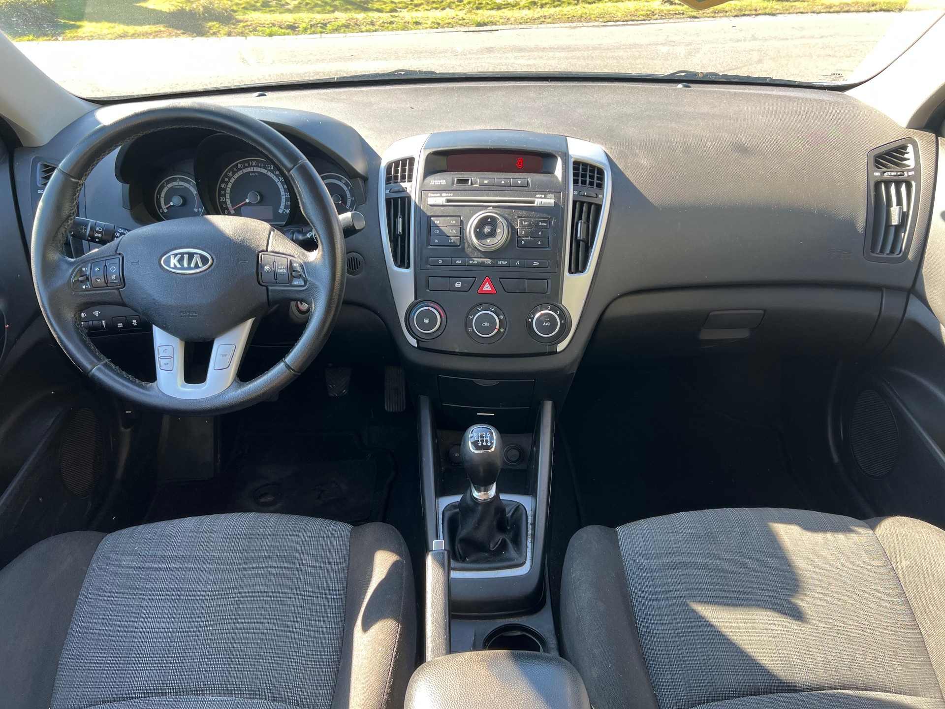 KIA Cee'd Sporty Wagon 1.6 CRDi Classic-image-12