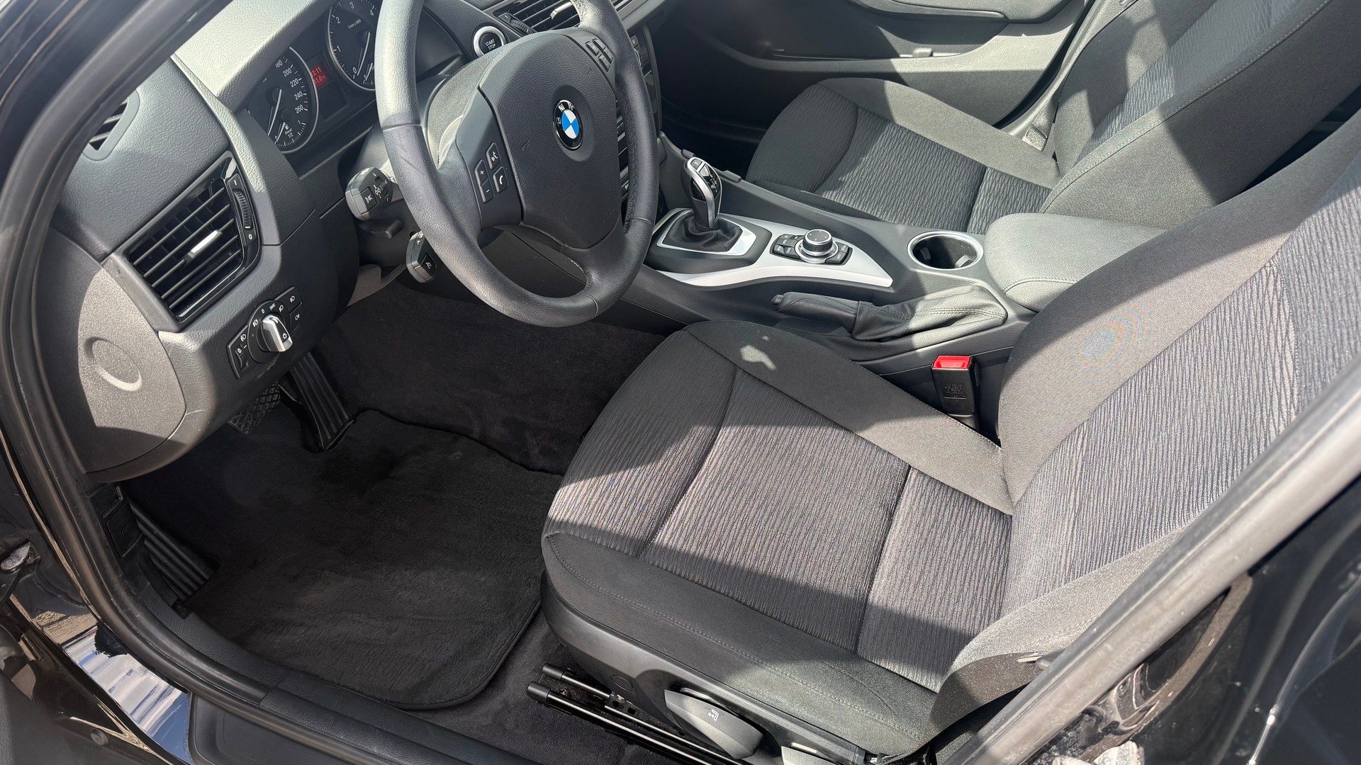 BMW X1 xDrive 18d Steptronic-showroom-element-1