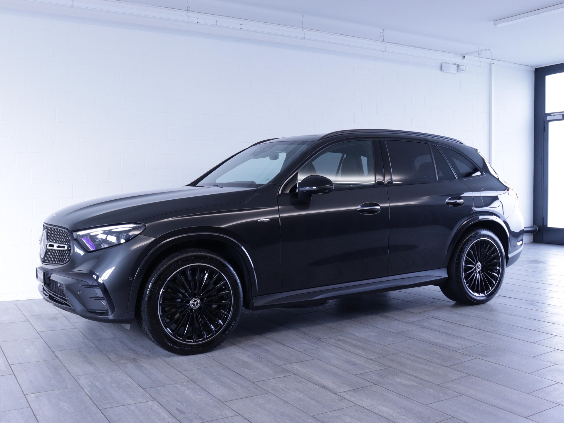 MERCEDES-BENZ GLC 400 e EQ Star AMG Line 4matic-showroom-element-1