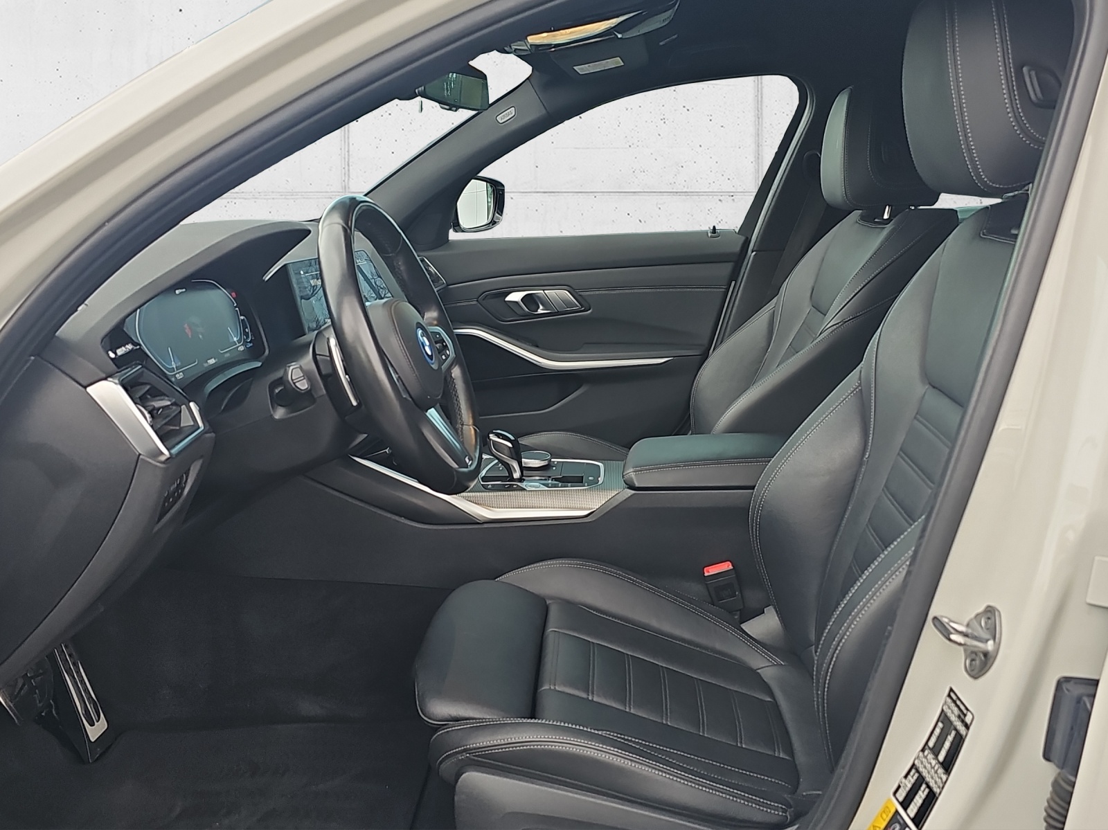 BMW 320e Tour. M Sport Steptr-image-9