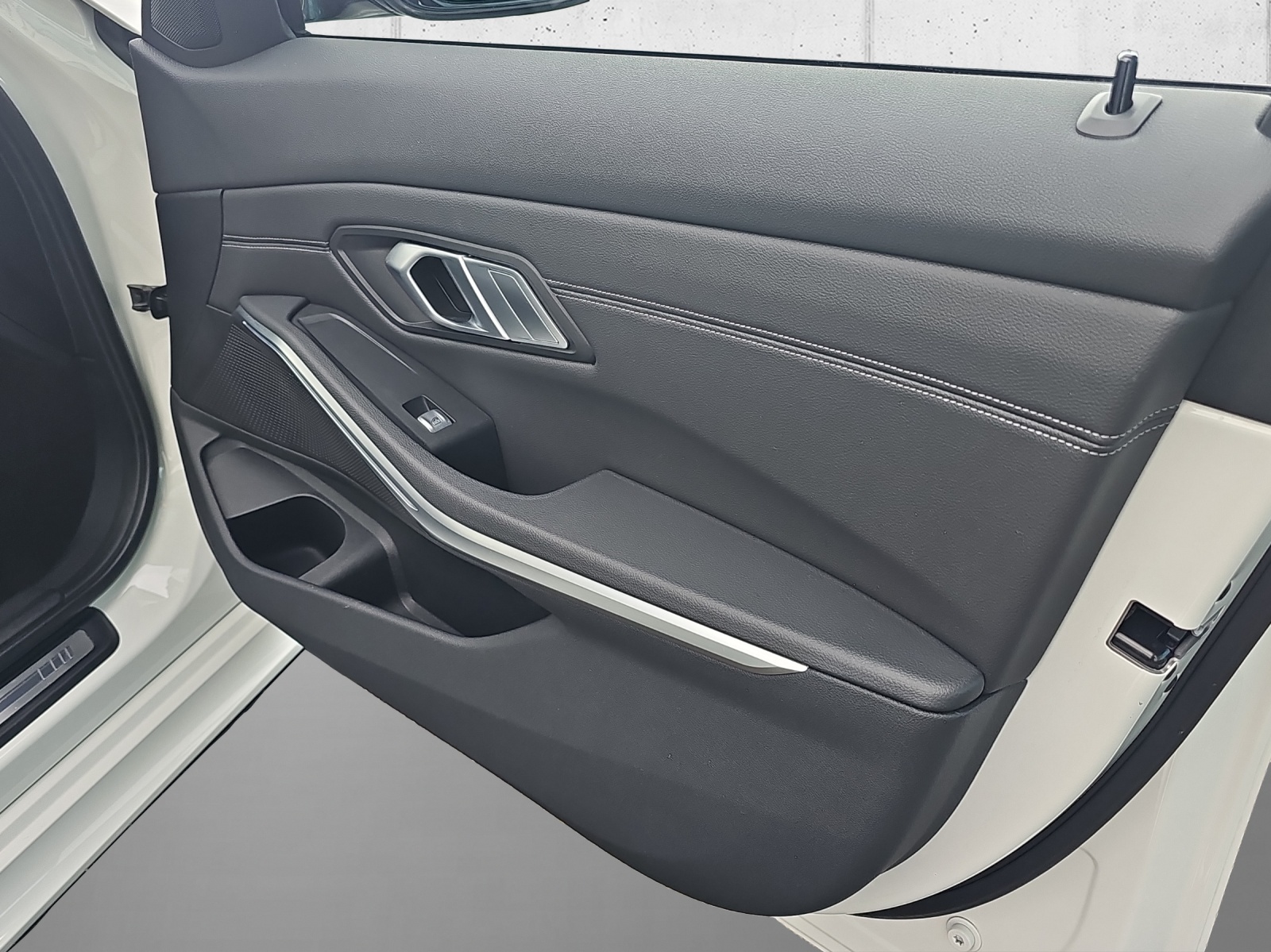 BMW 320e Tour. M Sport Steptr-image-18