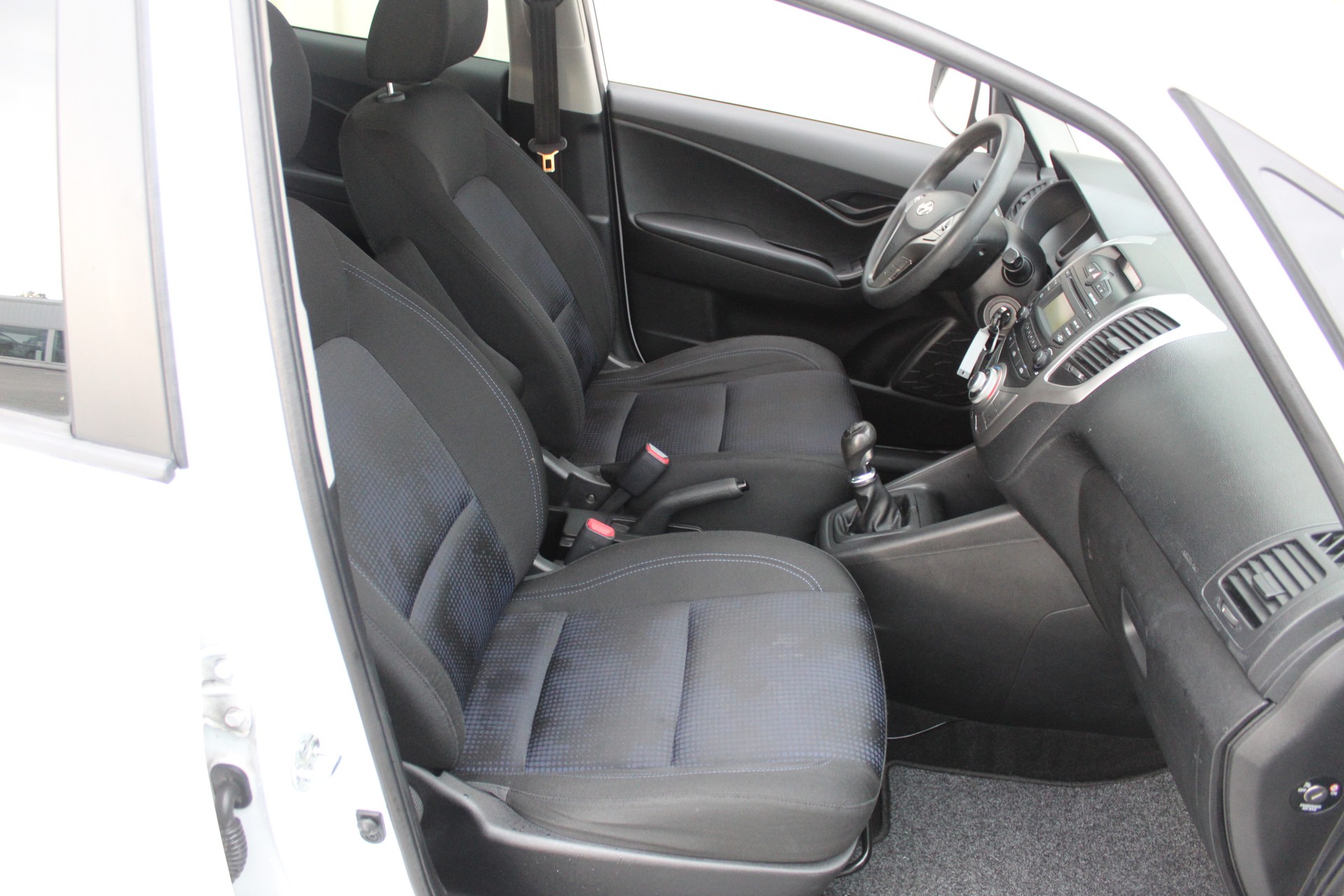 HYUNDAI iX20 1.4 Comfort-image-10