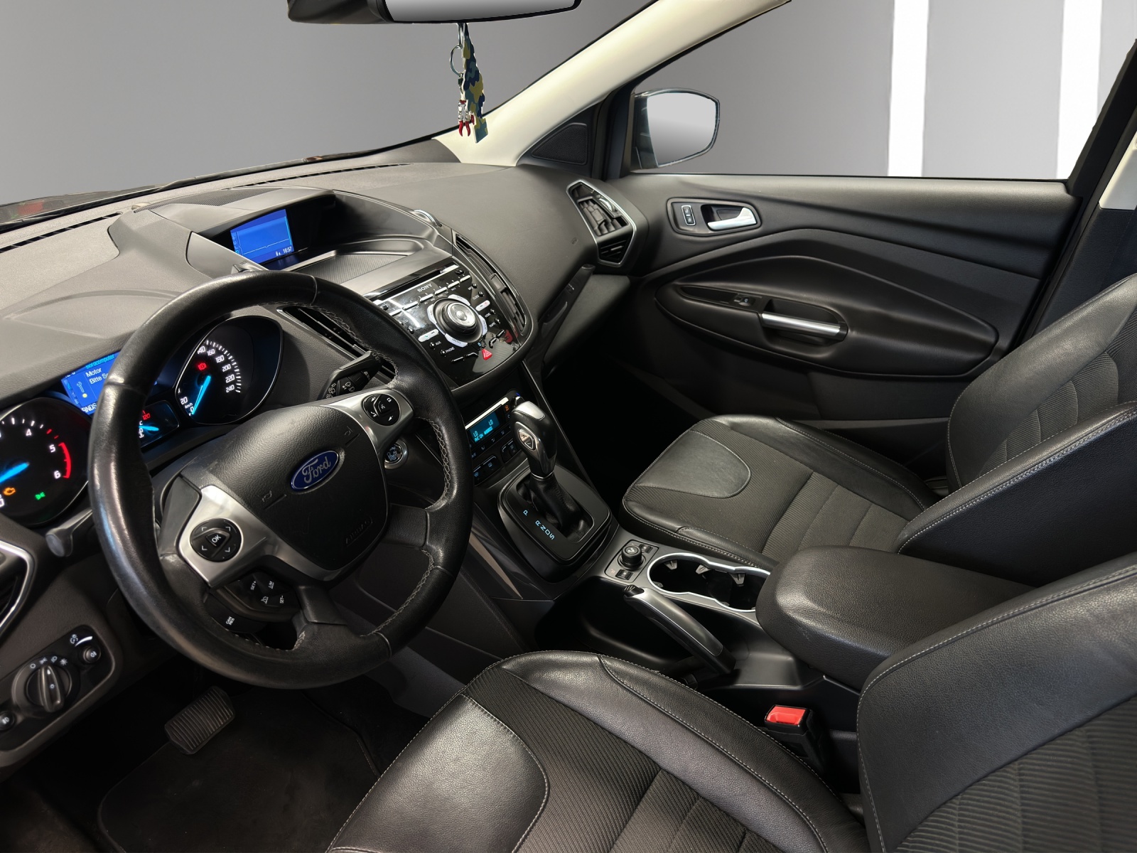FORD Kuga 2.0 TDCi Titanium 4WD PowerShift-image-8