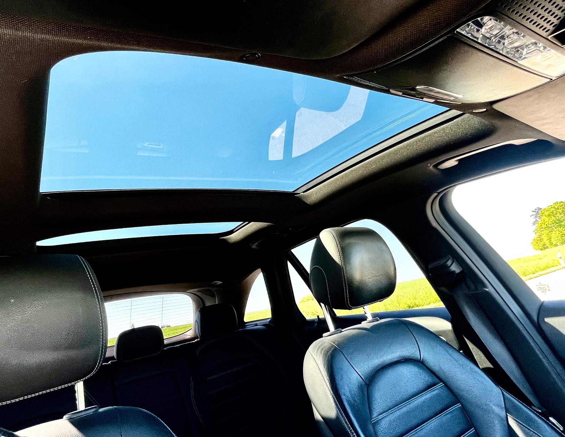 MERCEDES-BENZ GLC 200 AMG Line 4Matic 9G-Tronic-image-13