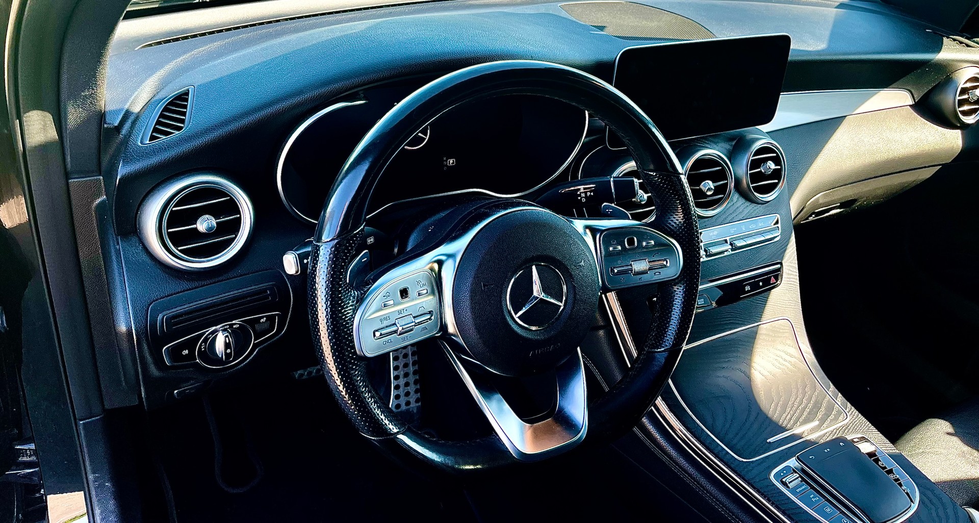 MERCEDES-BENZ GLC 200 AMG Line 4Matic 9G-Tronic-image-9