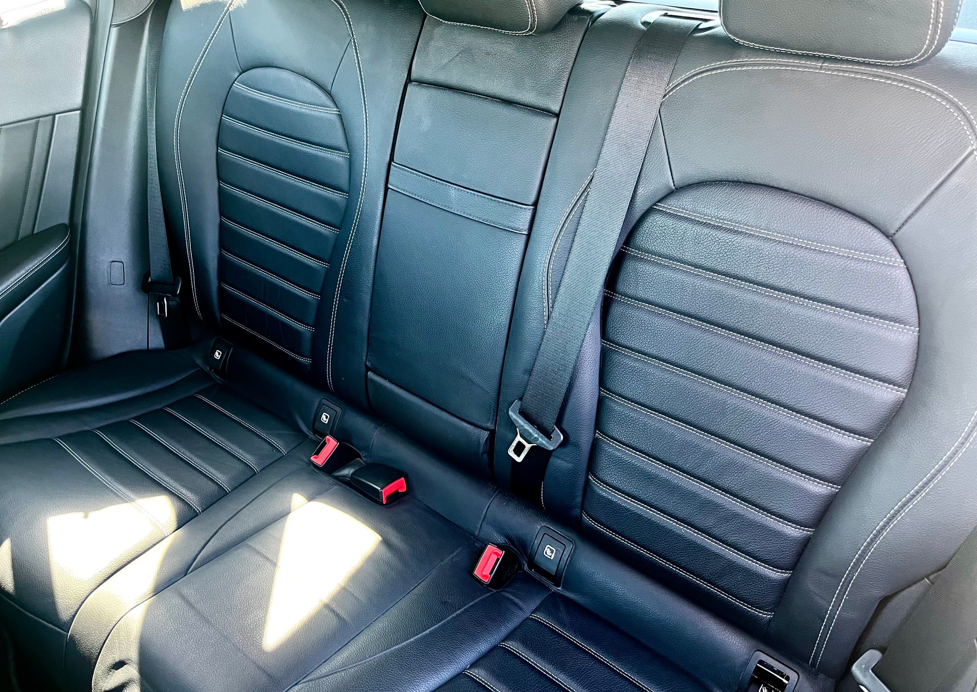 MERCEDES-BENZ GLC 200 AMG Line 4Matic 9G-Tronic-image-14