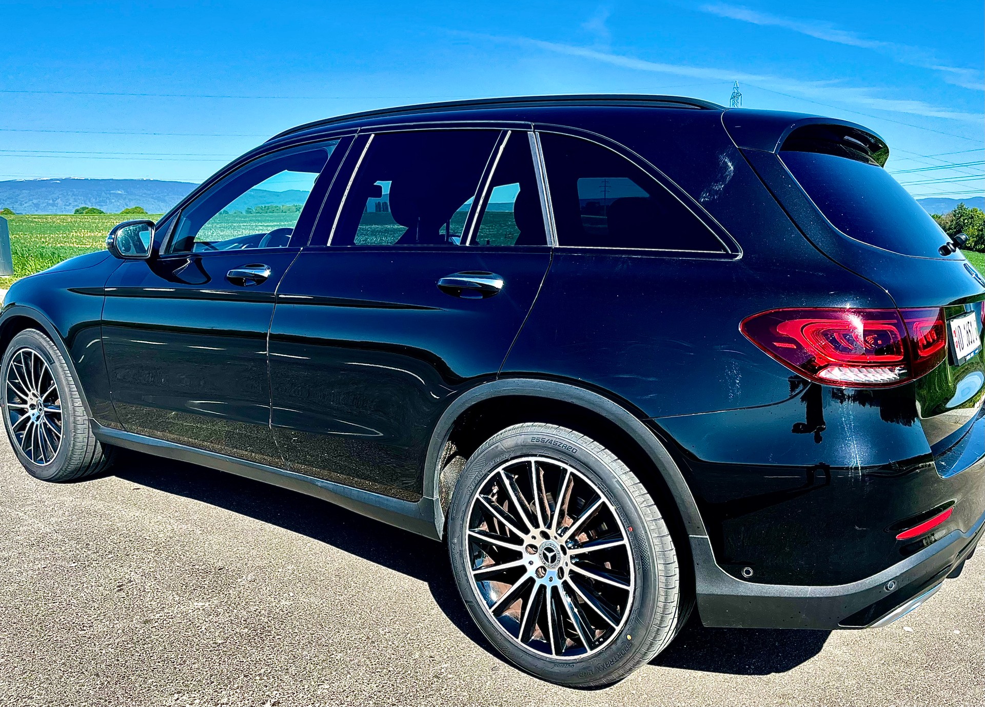MERCEDES-BENZ GLC 200 AMG Line 4Matic 9G-Tronic-image-4