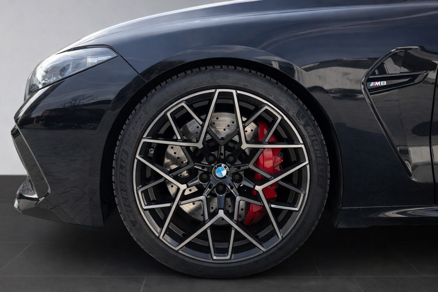 BMW M8 xDrive M Competition Steptronic-showroom-element-3