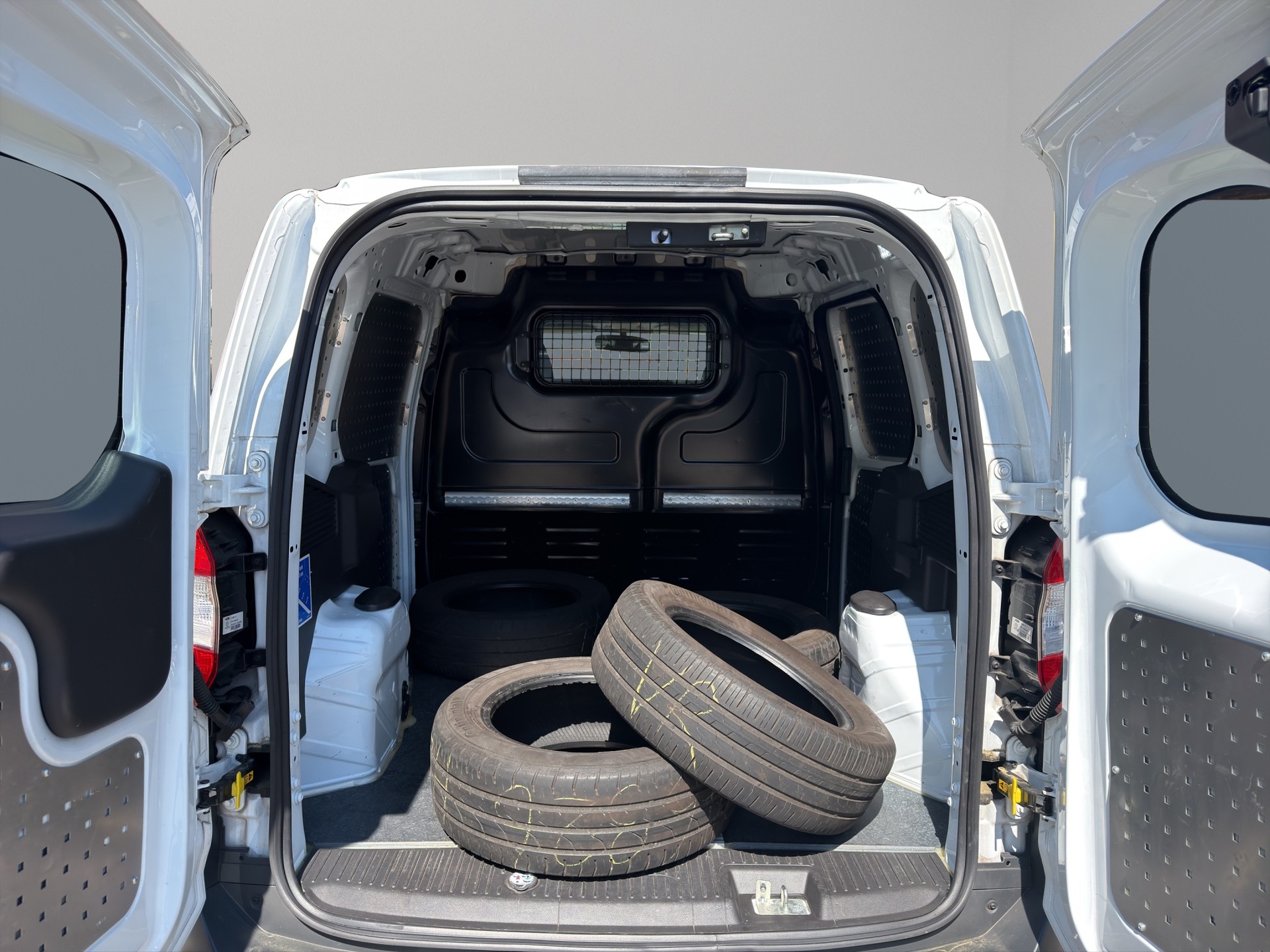 FORD Transit Courier Van 1.5 TDCi Trend-image-11