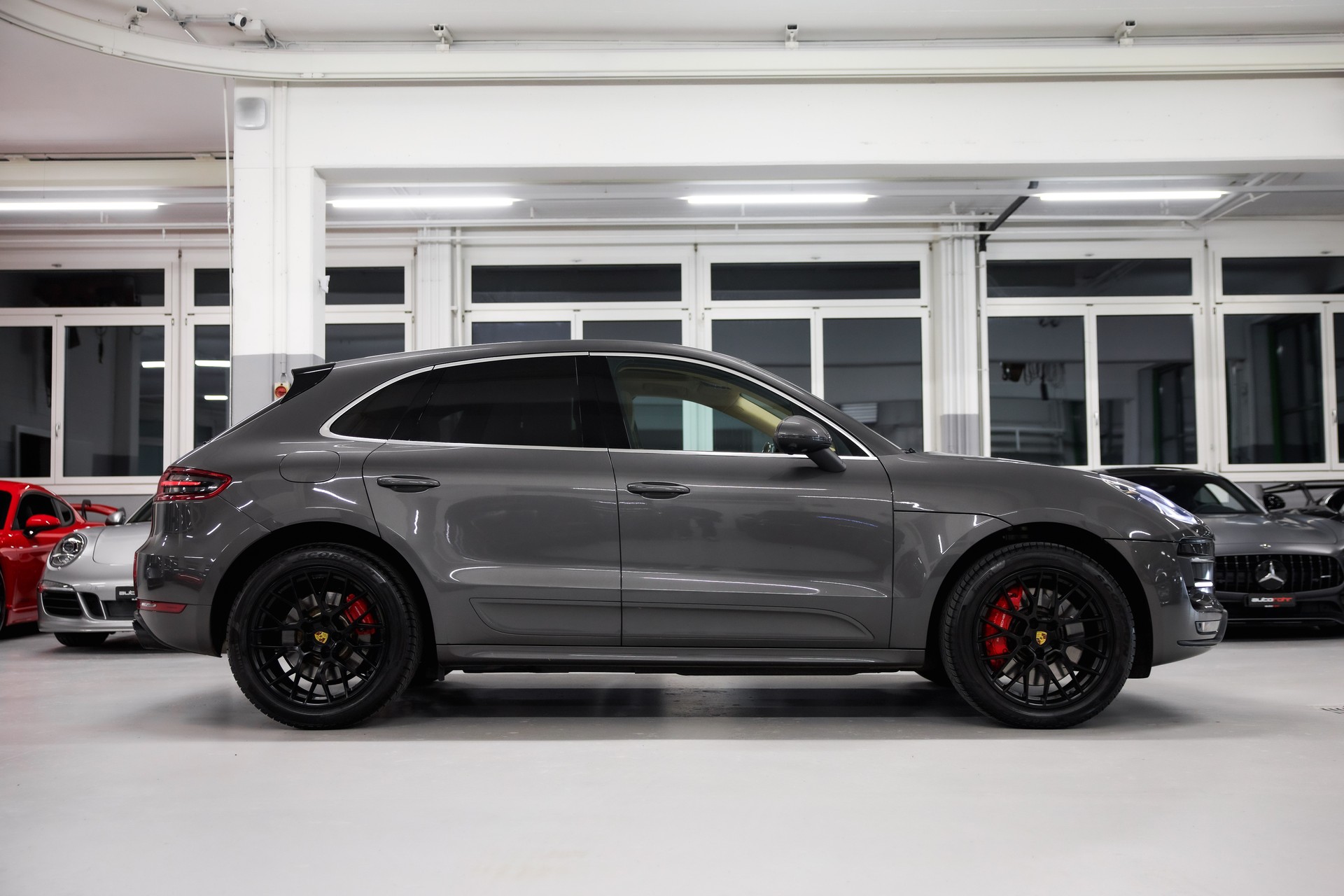 PORSCHE Macan Turbo Performance PDK *approved bis April 2027*-showroom-element-3