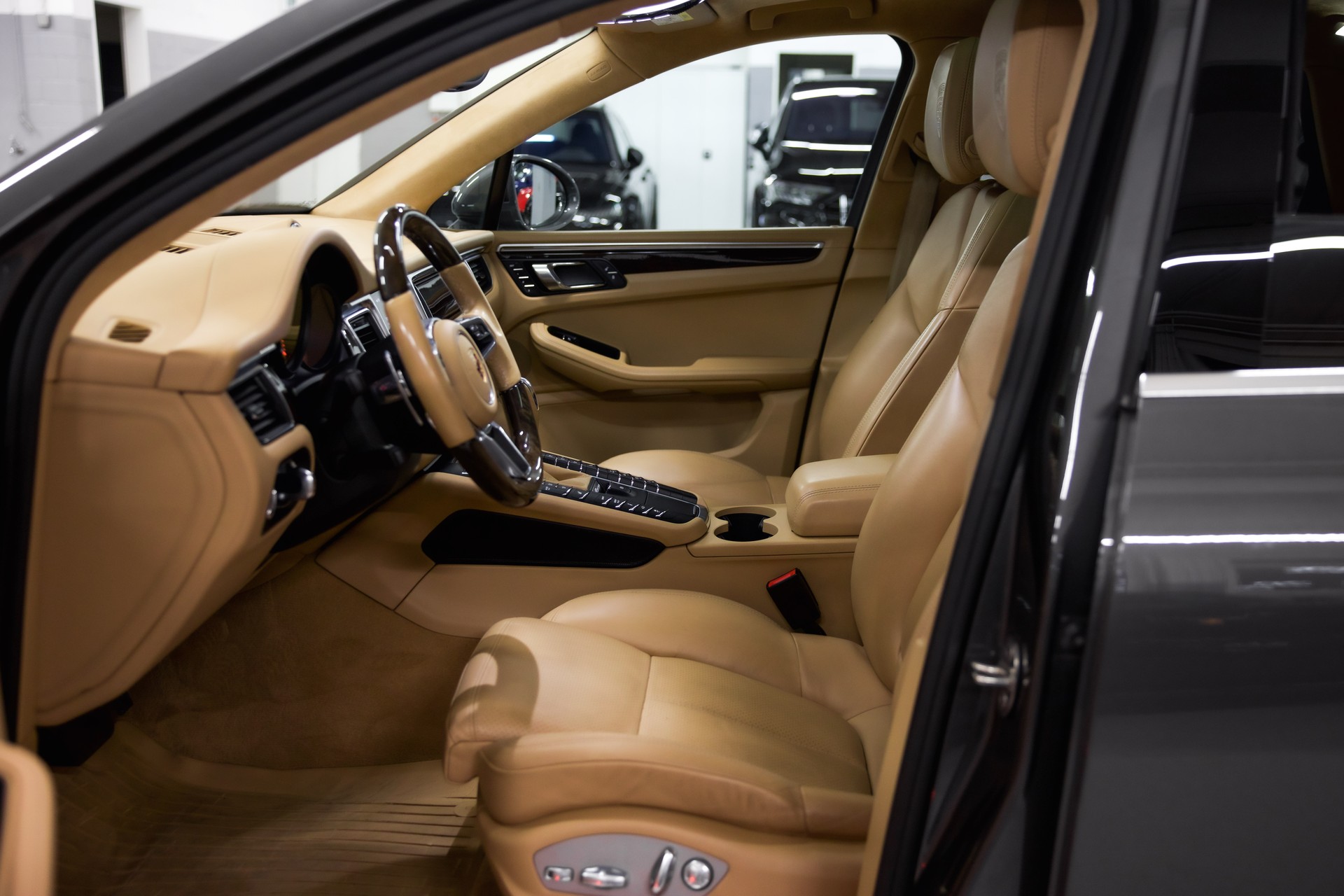 PORSCHE Macan Turbo Performance PDK *approved bis April 2027*-image-15