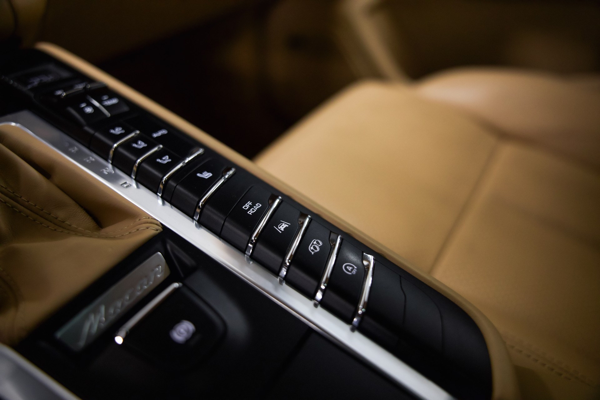 PORSCHE Macan Turbo Performance PDK *approved bis April 2027*-image-28