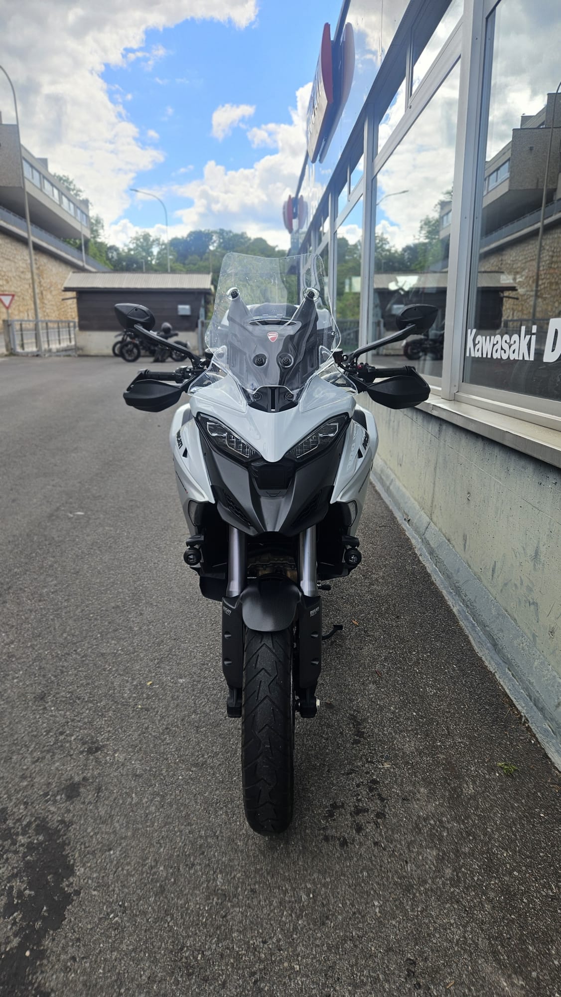 DUCATI Multistrada V4 S Travel & Radar-showroom-element-3