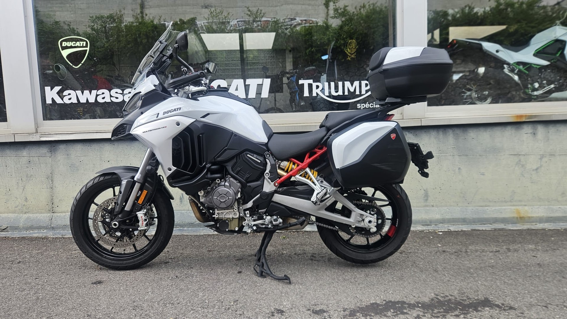 DUCATI Multistrada V4 S Travel & Radar-showroom-element-1